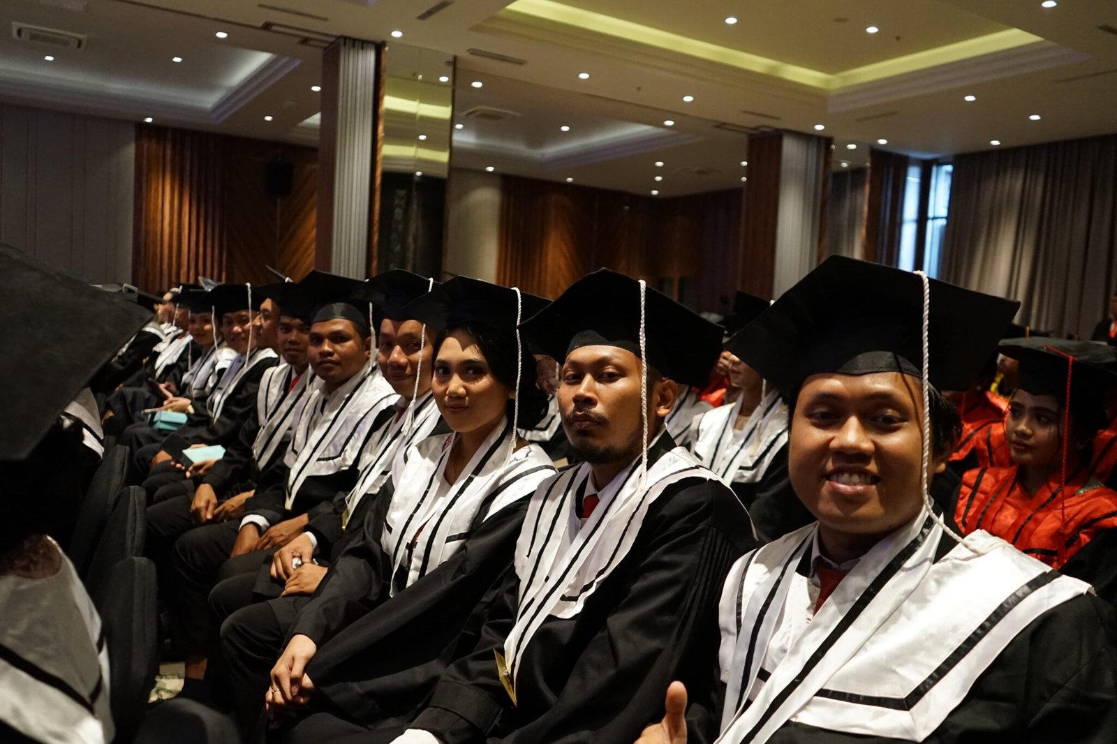 Gelar Wisuda Sarjana dan Pascasarjana, IAHN Gde Pudja Mataram Hasilkan ...