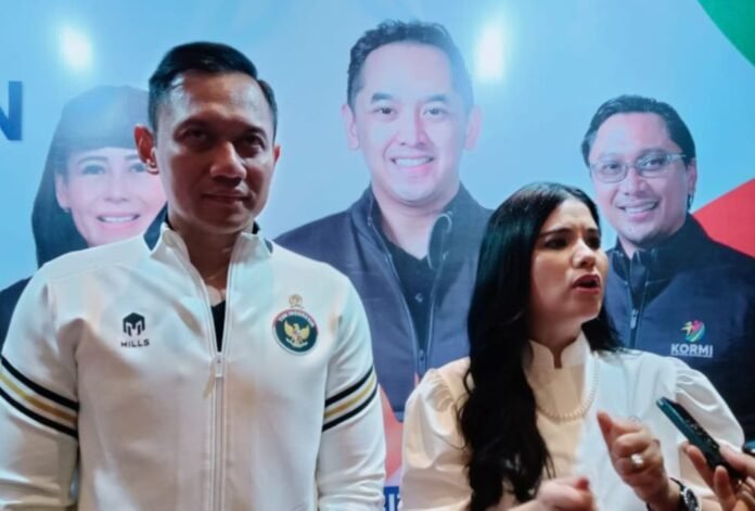 Ketua Umum Yayasan Jantung Indonesia, Annisa Pohan Yudhoyono (kanan) pada acara silaturahmi bincang jantung sehat bersama ibu-ibu dan bakti sosial Srikandi Demokrat di Mataram, Minggu (27/7/2025) malam. (Suara NTB/ant)