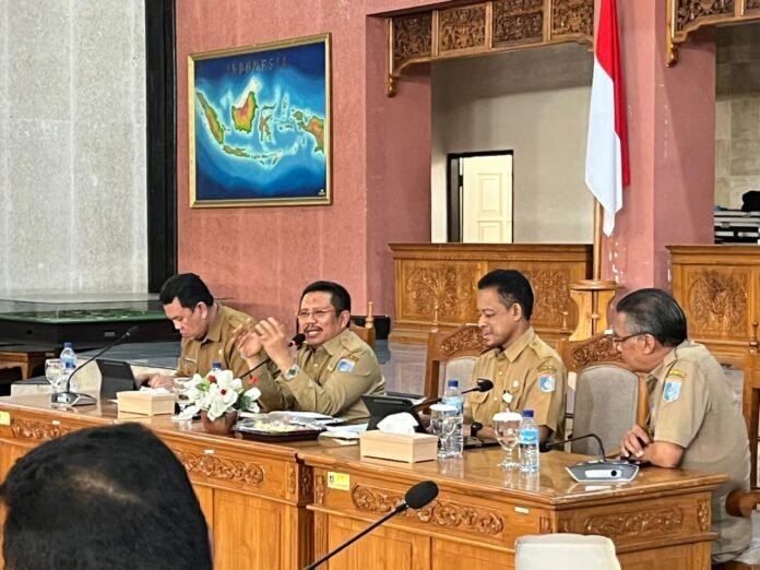 Bupati Lobar memimpin Rakor untuk mengevaluasi kinerja semua OPD.