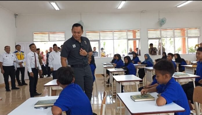 Menko AHY saat berinteraksi di SRMP Sentra Paramitra