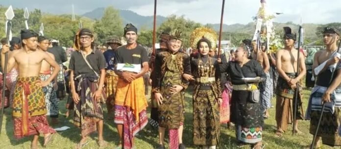 Pawai Karnaval pada HUT RI ke-79, 17 Agustus 2024 yang mengusung kearifan lokal.