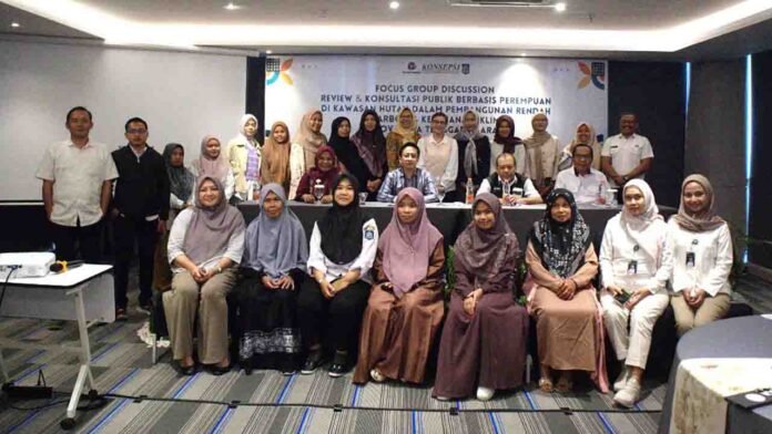 KONSEPSI NTB melalui program Women Forest Defender, berkolaborasi dengan BAPPEDA Provinsi Nusa Tenggara Barat, menggelar Focus Group Discussion (FGD) Review & Konsultasi Publik Penyusunan Dokumen Pembangunan Rendah Karbon & Berketahanan Iklim (PRKBI) yang berperspektif GEDSI, Kegiatan ini berlangsung pada Rabu, 27 Agustus 2025, bertempat di Hotel Prime Park, Mataram.