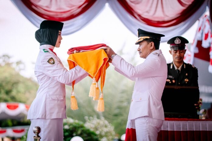 Anggota Paskibraka Dompu yang Pingsan Kembali Bertugas di Penurunan Bendera