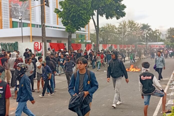 Empat Orang Demonstran Diduga Diamankan Polisi Terkait Demo di DPRD NTB