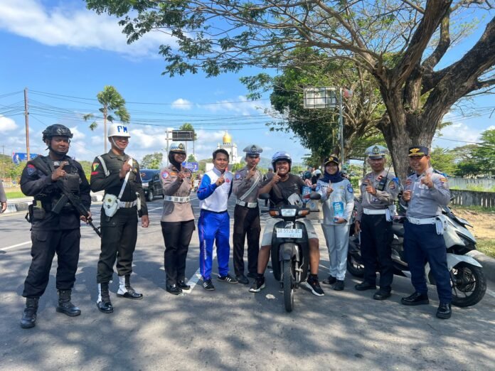Sambut Bulan Bhayangkara Astra Motor NTB dan Satlantas Polres Lobar Gelar Safety Riding Campaign