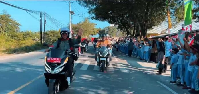 JAJAL - Bupati Lobar H. Lalu Ahmad Zaini dan Wabup Hj. Nurul Adha bersama jajaran menjajal kawasan wisata Sekotong, Kamis (21/8/2025). (Suara NTB/ist)