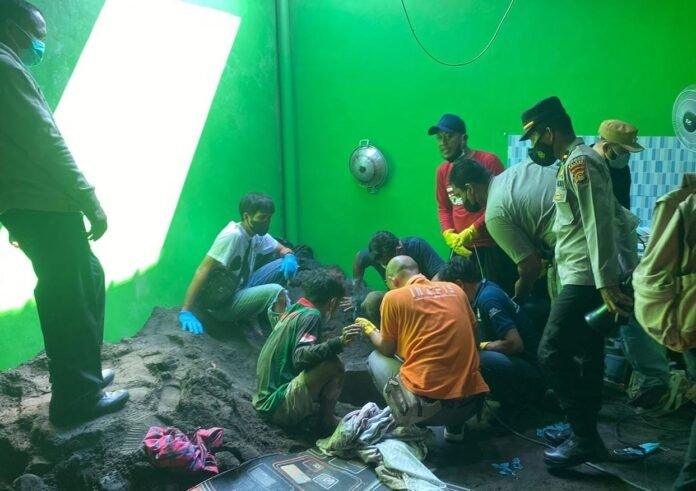 Proses Evakuasi Enam Jam, Mayat Diduga Dicor Pacar di Lobar Ditemukan di Kedalaman Lima Meter