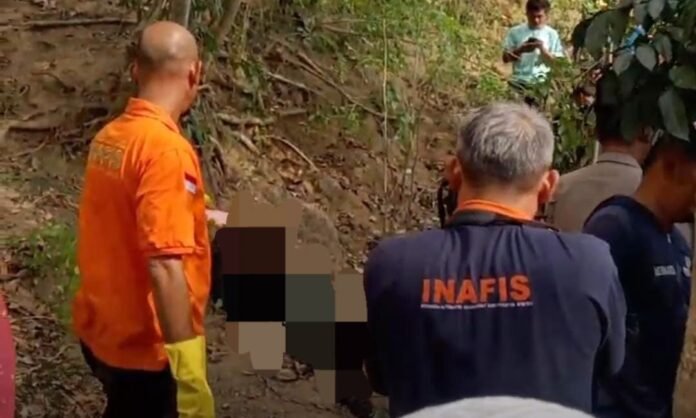 Sesosok Mayat Diduga Anggota Polisi Ditemukan di Nyiur Lembang Lembar Lobar