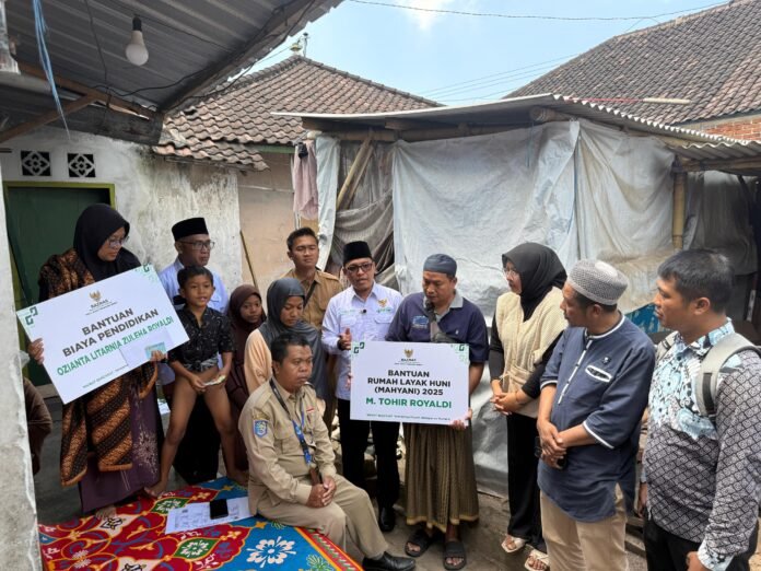 Ketua BAZNAS NTB, Lalu M. Iqbal Murad, menyalurkan bantuan Bantuan Rumah Layak Huni dan Biaya Pendidikan untuk Keluarga Almarhum Tohir Royaldi Lombok Timur, sesuai arahan Gubernur NTB, H. Lalu Muhamad Iqbal.