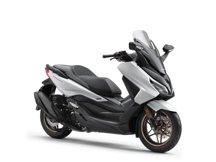 Honda Forza Tampil Semakin Berkelas dengan Panel Meter TFT Baru dan Warna Eksklusif