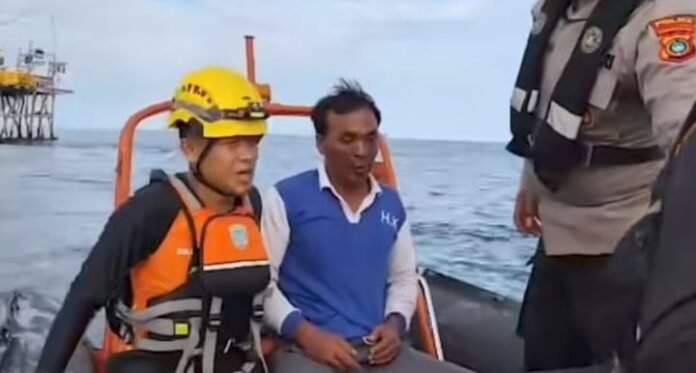 Hamzah saat dievakuasi oleh tim SAR provinsi Kepulauan Bangka Belitung. (suarantb.com/ist)