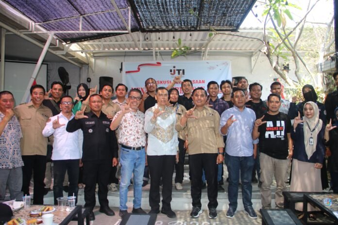 DISKUSI KEBANGSAAN - Diskusi Kebangsaan yang digelar Pengurus Daerah IJTI NTB, Rabu, 20 Agustus 2025. (Suara NTB/ist)