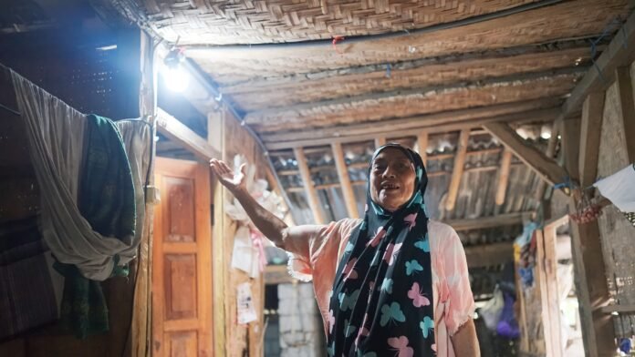 Semarak Hari Kemerdekaan, PLN UIW NTB Hadirkan Akses Listrik Gratis bagi Warga Kurang Mampu melalui Program “Light Up The Dream”