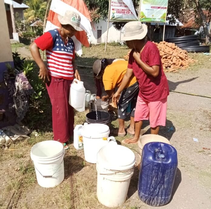 Merdeka Air Bersih, PLN UIP Nusra Tuntaskan Perbaikan Akses Air Bersih di Desa Nubahaeraka