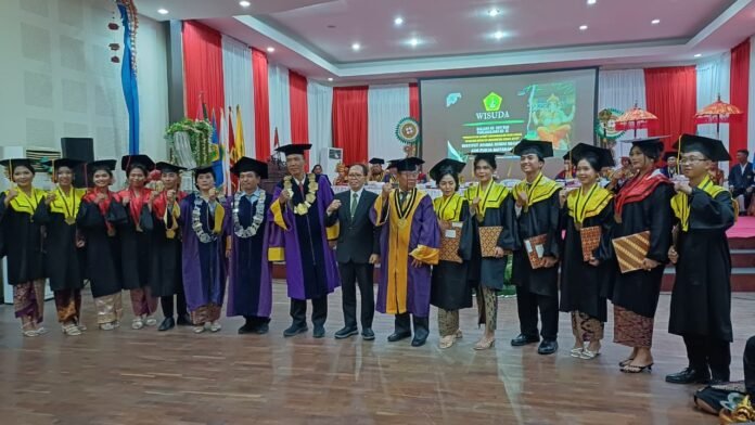 Gelar Wisuda Sarjana dan Pascasarjana, IAHN Gde Pudja Mataram Hasilkan Lulusan yang Memiliki Spirit Kebangsaan