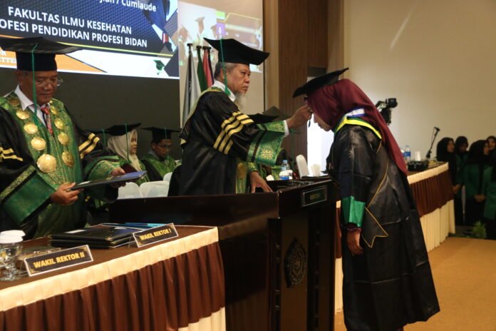 Ummat Kukuhkan 1.166 Lulusan di Wisuda Ke-61, Mantapkan Langkah Menuju Kampus Unggul dan Berdaya Saing di ASEAN