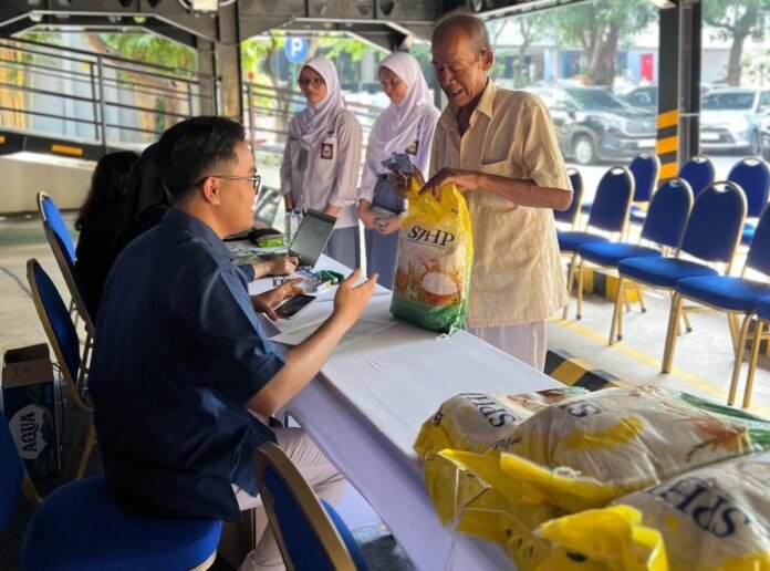Masyarakat Sumringah, Pupuk Indonesia Salurkan 2.574 Paket Beras SPHP