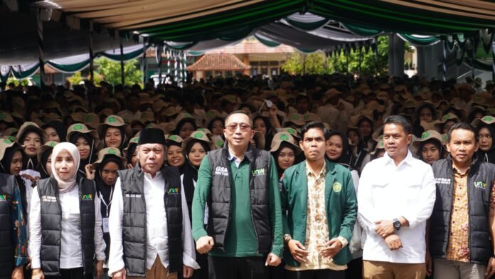 Rektor UNW Mataram TGH Lalu Gede M Ali Wiresakti membuka PKKMB, Rabu 10 September 2025. (Suara NTB/ist)