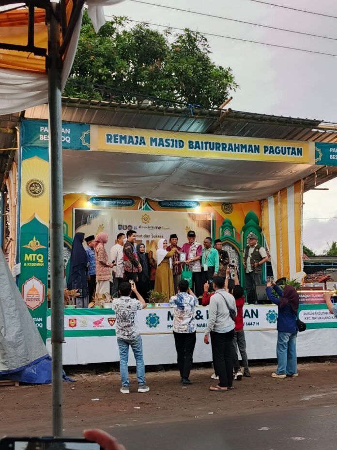 Penyerahan Barcode QRIS NTBS Kepada UMKM IBU RUKIYAH.