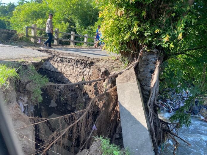 Banjir Bandang Terjang Tiga Kecamatan di Lotim: Sebuah Jembatan Putus, Puluhan Hektare Tanaman Padi Hanyut