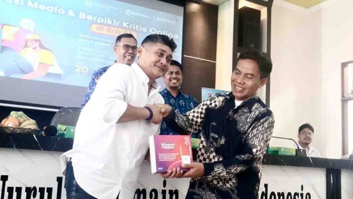 Indosat menggelar Workshop Literasi Digital di Pondok Pesantren Nurul Haramain Narmada Lombok Barat, Senin (20/10). Selama workshop, peserta mendapatkan dua materi seputar pemanfaatan teknologi digital, yaitu Literasi Media dan Berpikir Kritis Online serta Melawan Misinformasi dan Hoaks di Era AI.