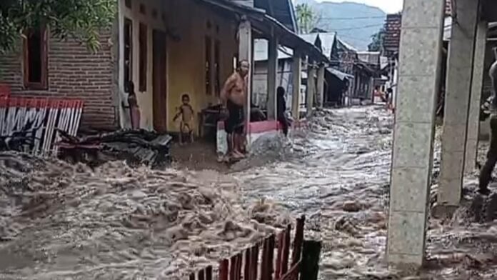 Banjir Rendam Ratusan Rumah di Madapangga Kabupaten Bima, 3.571 Jiwa Terdampak