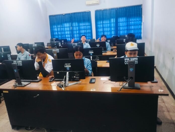 Meski Persiapan Terbatas, TKA di SMKN 5 Mataram Berjalan Lancar