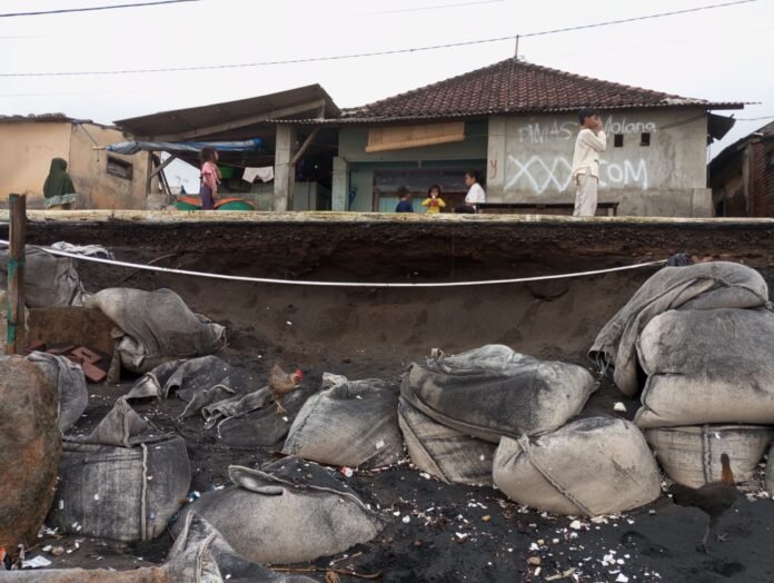 Pemecah Gelombang Mendesak Dibangun di Pesisir Ampenan