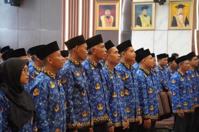 Rektor Unram Lantik PPPK Paruh Waktu Formasi Tahun 2024