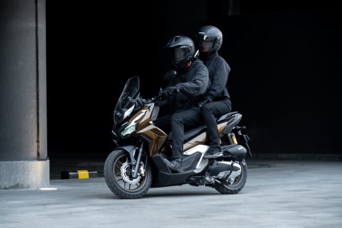 Perlengkapan Berkendara Wajib Digunakan Keduanya