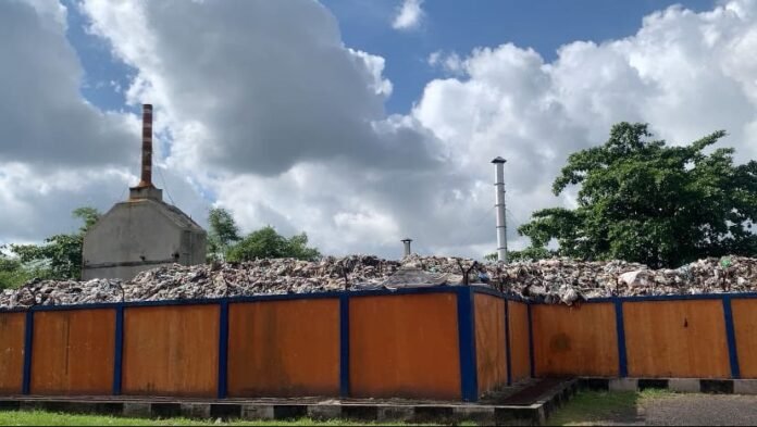 Sampah TPST Lampaui Tembok Bulog, DLH Mataram Upayakan Percepatan Pembuangan ke TPA