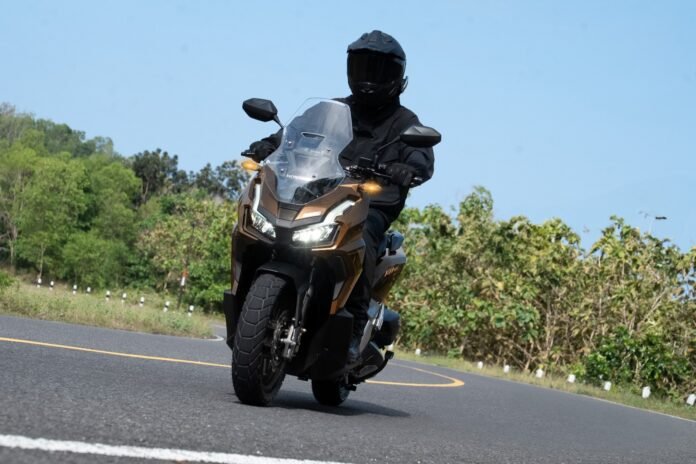 Boleh atau Tidak menggunakan lampu Hazard saat melewati Lampu Merah?