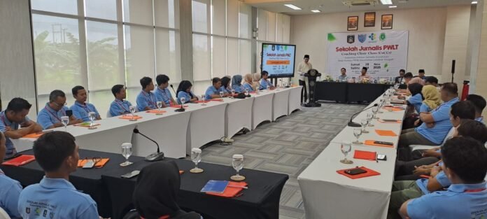 Dikes Loteng Bekali Humas Puskesmas Ilmu Jurnalistik