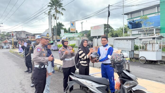 Astra Motor NTB, Satlantas Polres Lombok Barat, dan Jasa Raharja NTB Berikan Apresiasi untuk Pengendara Tertib