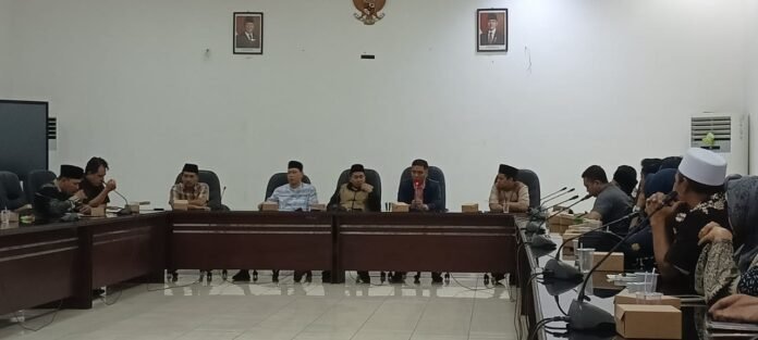 Pemkab Diminta Jangan Diam, Tujuh Tahun Pemdes Bagik Polak Barat Menyewa Kantor