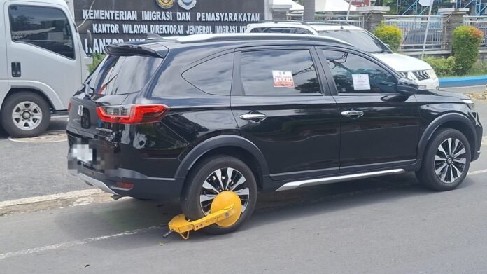 Picu Kemacetan, Dishub Mataram Gembok Kendaraan Parkir Sembarangan