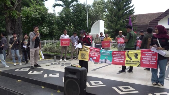 Jurnalis di NTB Gelar Aksi Solidaritas untuk Tempo, Soroti Ancaman Kekerasan dan Intimidasi terhadap Pers