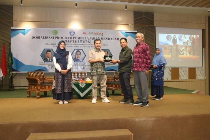FKIP Ummat Bersama Kemendikdasmen Sosialisasi Pembelajaran Mendalam di Mataram