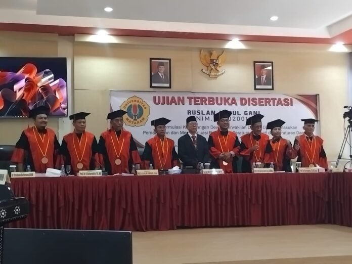 Ruslan Abdul Gani Raih Gelar Doktor di FHISIP Unram dengan Predikat Cumlaude