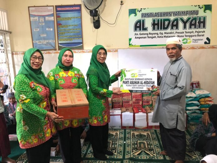 Pegadaian Ampenan dan IIKP Salurkan Santunan ke Panti Asuhan Al-Hidayah