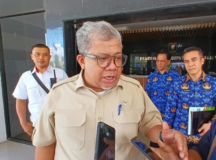 Kunjungan di Sumbawa, Wamen Fahri Ingatkan Kebocoran SDA dan Kemiskinan Ekstrem