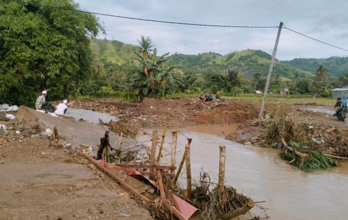 Empat Desa Diterjang Banjir, Jembatan di Belongas Sekotong Putus, 300 Jiwa Terisolir