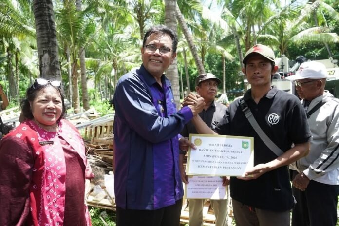 Perkuat Armada Pertanian, Sumbawa Serahkan 63 Alsintan ke Petani