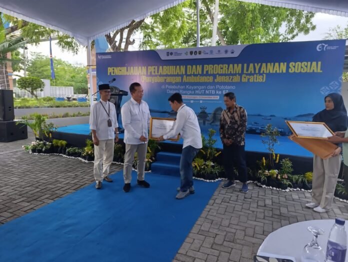 Gubernur Iqbal Luncurkan Penyeberangan Ambulans Gratis Kayangan-Poto Tano