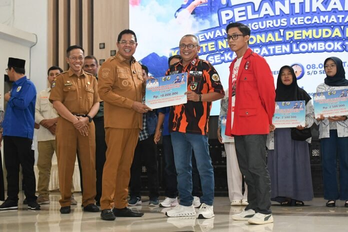 Bupati Lotim Tantang Pemuda Berani Bersikap Kritis terhadap Kebijakan Pemerintah