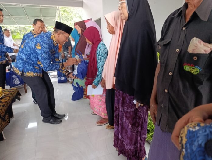 15.405 Warga Miskin Ekstrem di Lotim Terima Bantuan Sembako