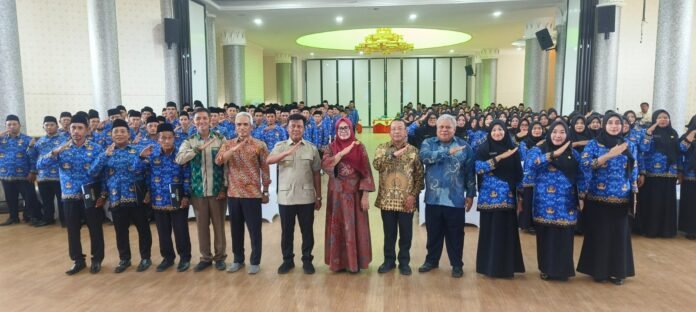 Bupati KSB Serahkan SK Kepada 268 PPPK Paruh Waktu