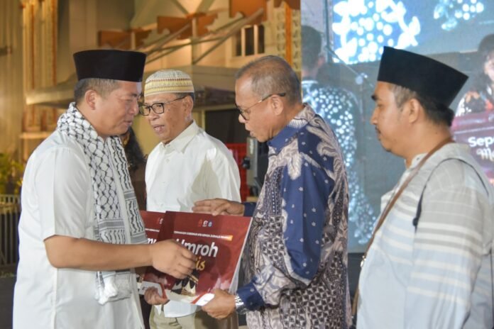 HUT Ke-67 NTB, Gubernur Beri Penghargaan kepada Pemred Suara NTB