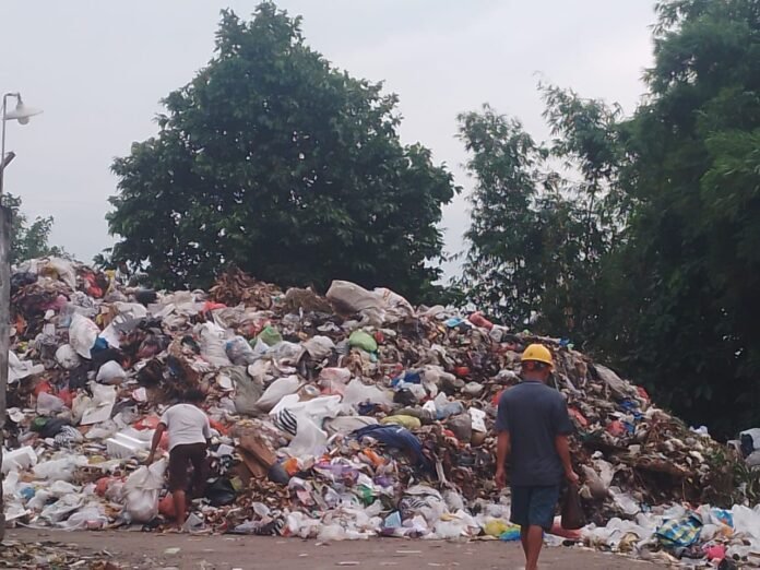 DLH Siapkan Tiga Lokasi Alternatif Pembuangan Sampah Sementara