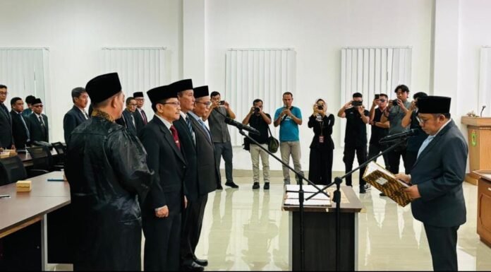 Lantik Esselon II, Bupati Ingatkan Pejabat Harus Punya Empati